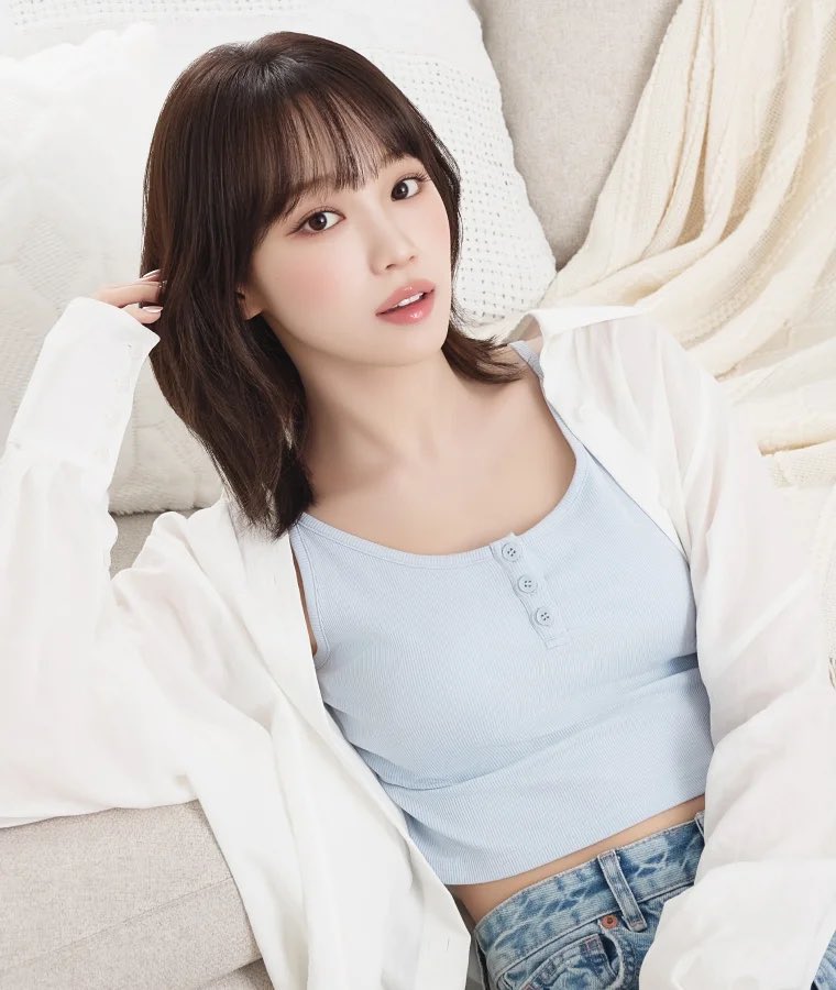 sserapics's tweet image. LE SSERAFIM's Kim Chaewon is the new official muse for Japanese contact lens brand ReVIA!