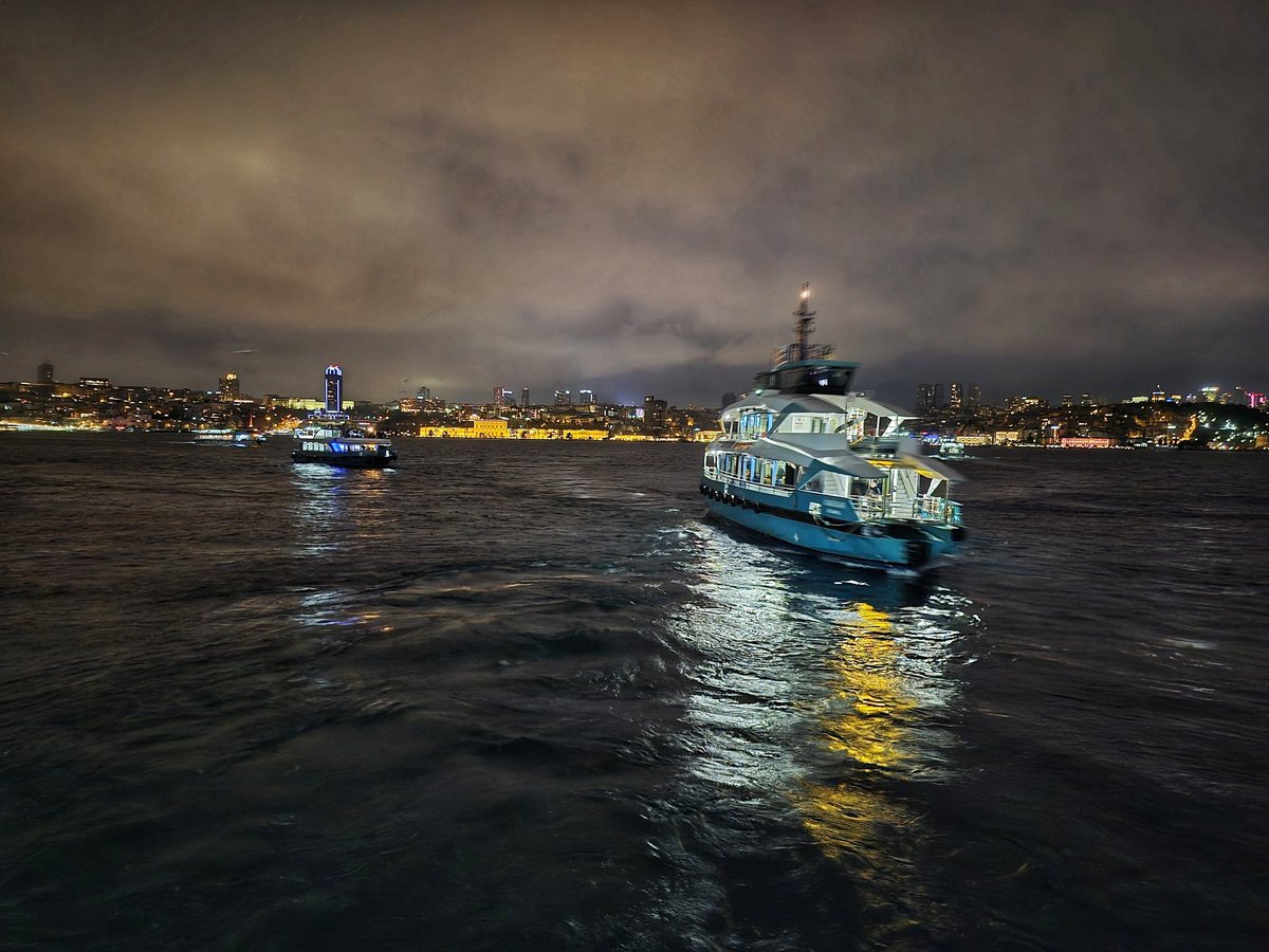 #Bosphorus by #night in #Istanbul 

allaboutistanbul.com/bosphorus.html