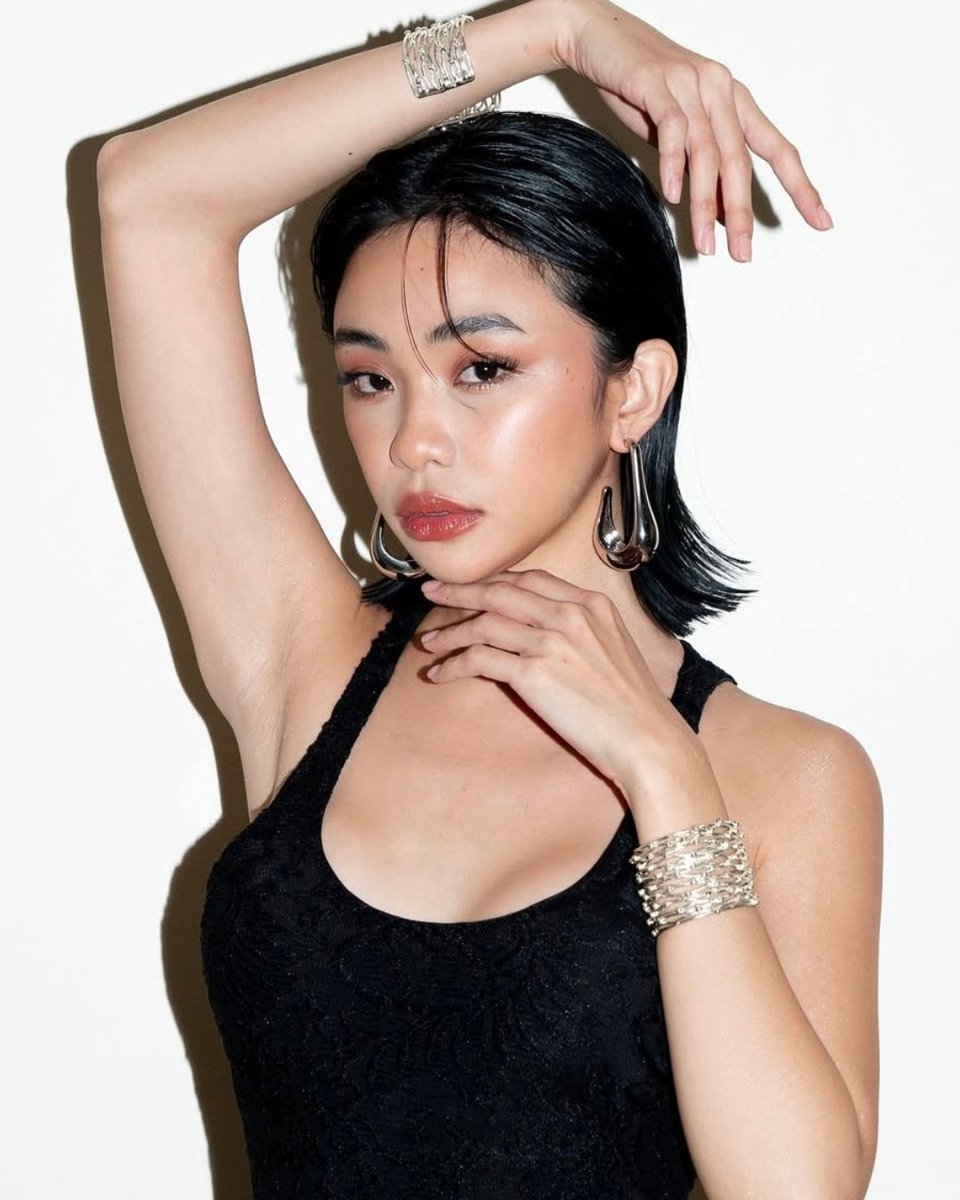 PEPalerts's tweet image. Maymay Entrata believes makeup is a form of self-care, with lipstick playing a key role in boosting confidence and self-expression. For her, a simple beauty routine helps enhance natural features and sets a positive, empowered mindset.

Read: tinyurl.com/5ypujkmw