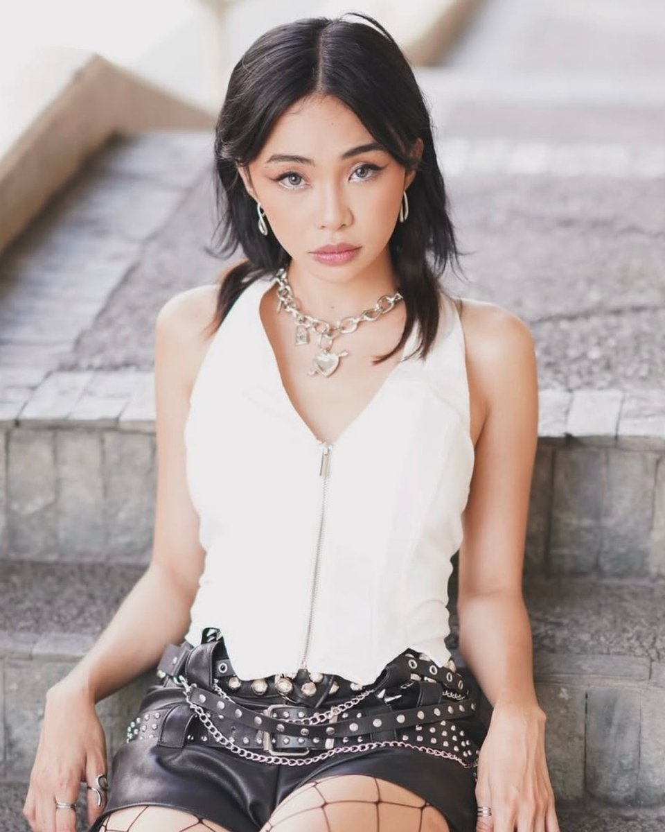 PEPalerts's tweet image. Maymay Entrata believes makeup is a form of self-care, with lipstick playing a key role in boosting confidence and self-expression. For her, a simple beauty routine helps enhance natural features and sets a positive, empowered mindset.

Read: tinyurl.com/5ypujkmw