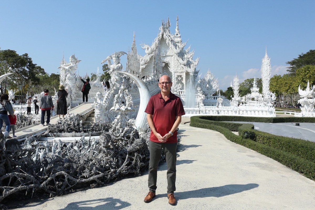 markgooding's tweet image. A pleasure to visit Wat Rong Khun, a renowned temple with Lanna art and modern architecture in #ChiangRai #Thailand

ผมดีใจที่ได้มาเยี่ยมชม #วัดร่องขุ่น ที่เชียงราย และเรียนรู้เรื่องศิลปะล้านนาและสถาปัตยกรรมร่วมสมัย