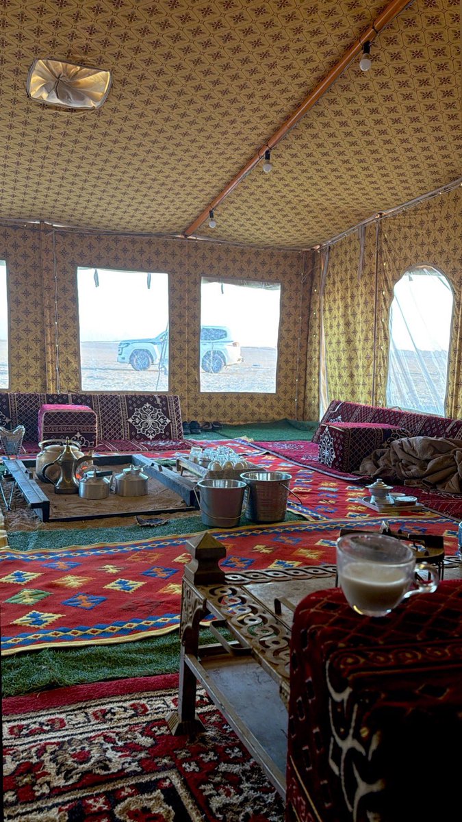 "لا تخرّبها مع أحد حتى لو كنت تبغضه"

يقول ابن الجوزي في صيد الخاطر:

مما أفادتني تجارب الزمان أنه لا ينبغي لأحد أن يظاهر بالعداوة أحدًا ما استطاع،
فإنه ربما يحتاج إليه مهما كانت منزلته، ولقد احتجت في عمري إلى ملاطفة أقوام ما خطر لي قط وقوع الحاجة إلى التلطف بهم.