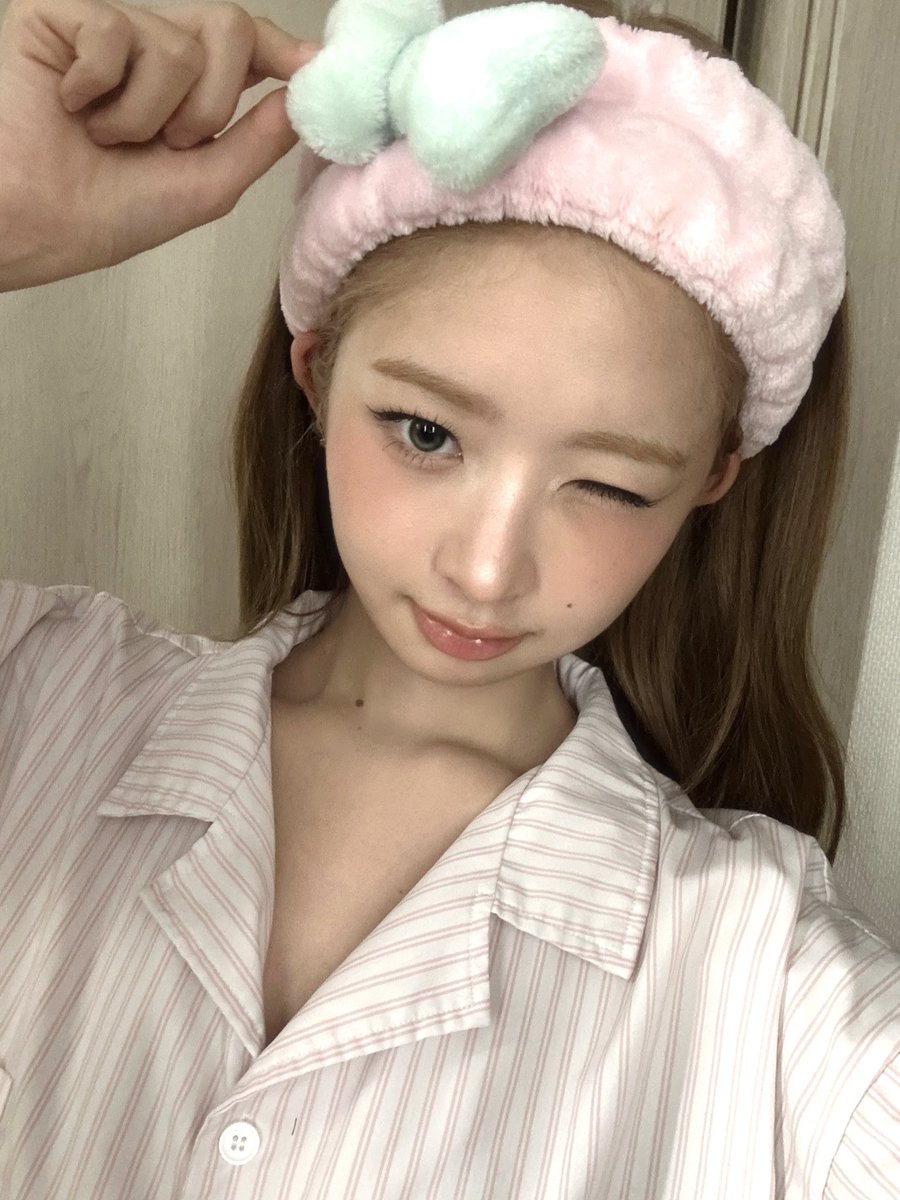 IVE_twt's tweet image. 둘 다 좋다는 사실…🎀🖤

#IVE #아이브 #REI #레이