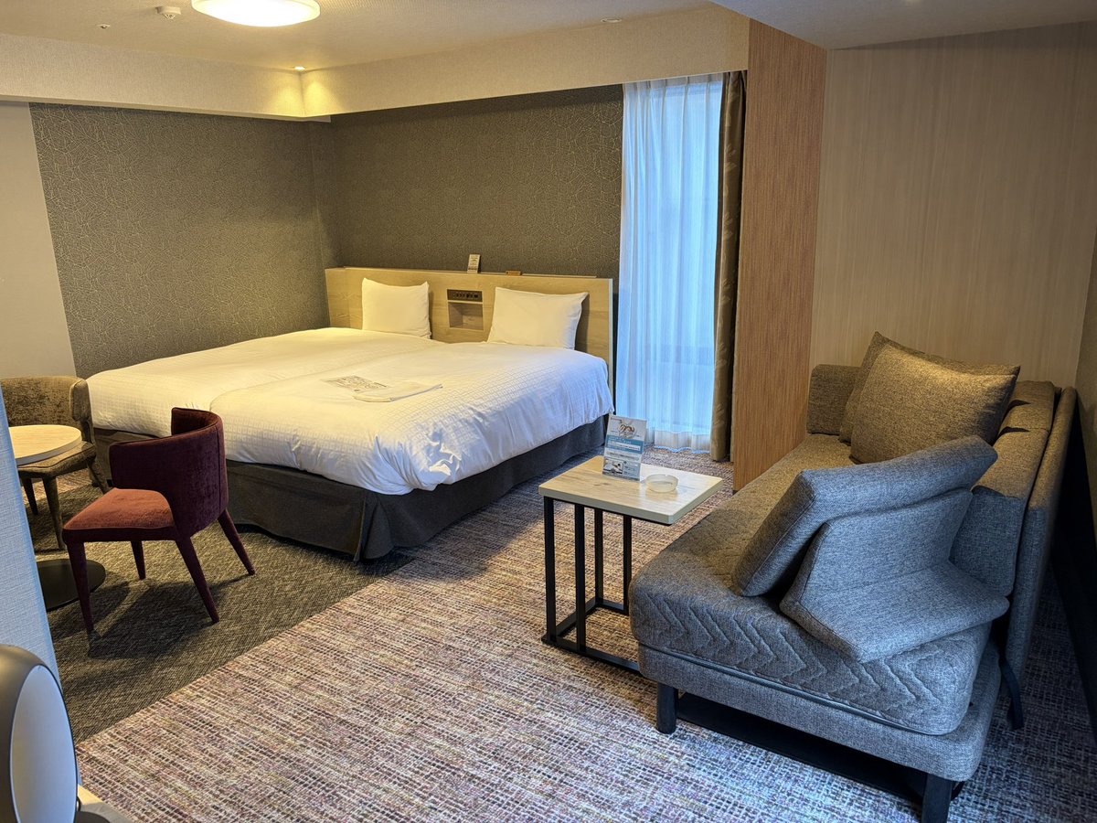 チェックイン先にしに来たら広い・・・。