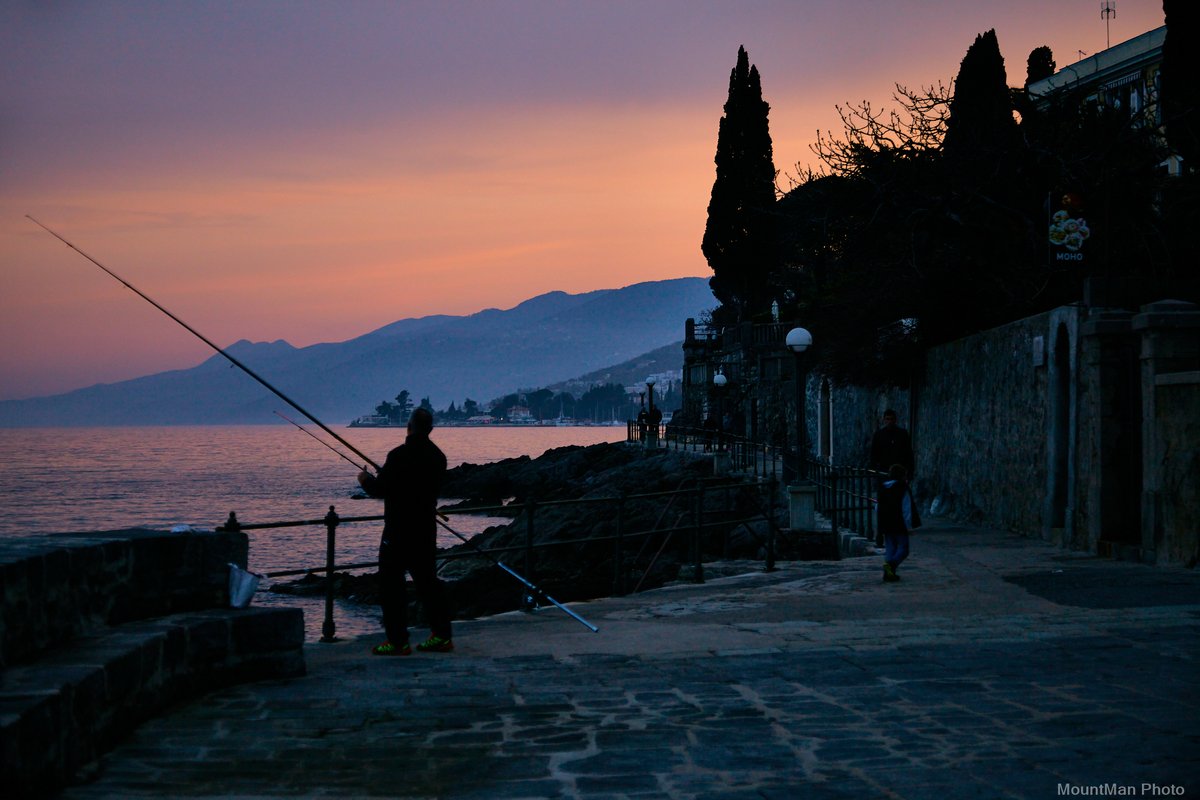 S vološćanskog lungomara
#volosko #večer #lungomare #liburnija #photography