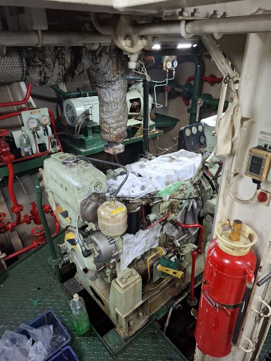 nihonsangyoukai's tweet photo. 田野浦港にて寶積丸訪船です❕️
補機トラブルで昨日から作業しており、原因調査中です🔍 https://t.co/VLdaIqy4mL