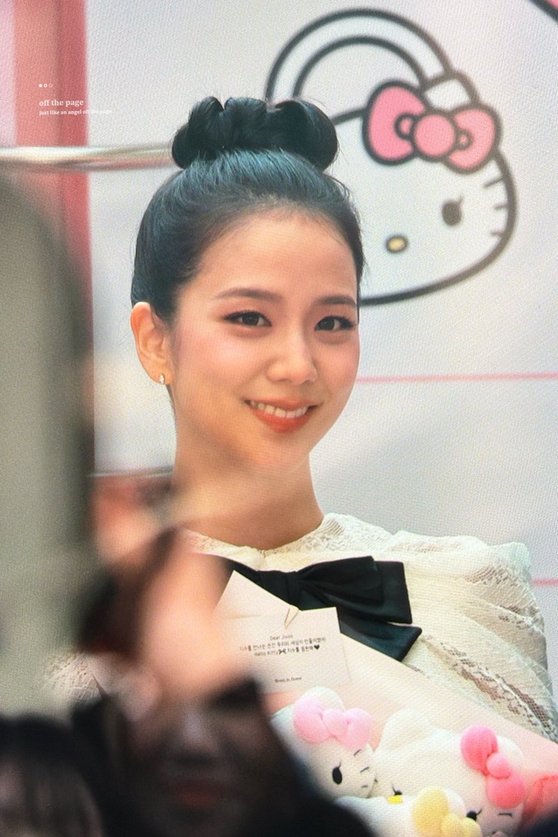 Off the Page🫨💓 tweet media