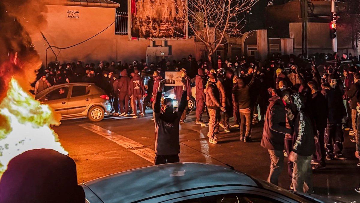 ganaeaard's tweet photo. Cannot overstate my admiration for the people of Iran, their continued fight for freedom. What they have to go through is disheartening. I have hope that their courage will pay off. They have to get rid of those barbarians who tortured them for far too long. https://t.co/6Eb5F6pzfS