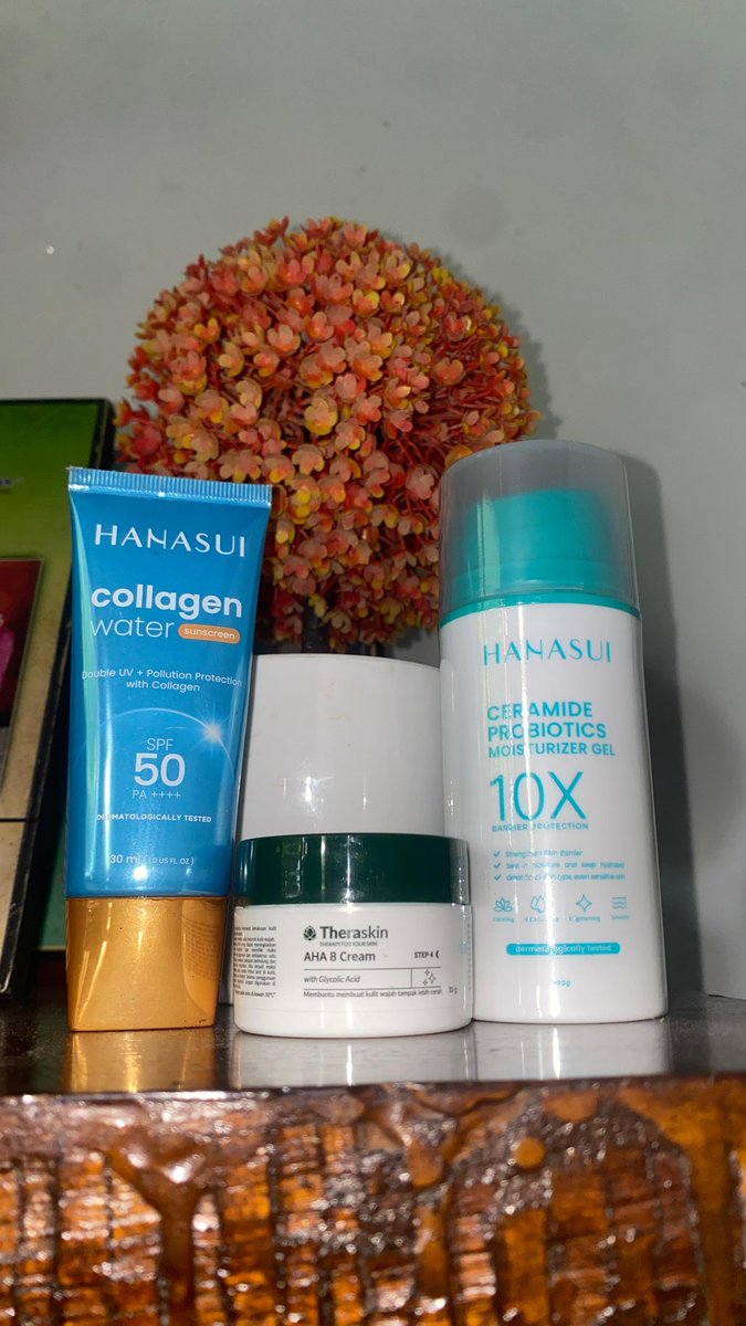 AnnaDoraemon's tweet photo. Aseli gak nyangka bgt, wajah jadi halusan gini hanya modal 29k ?😲 
Kaget ples Happy karena hanya modal olesin ini rutin hasilnya no muka kusam, flek hitam dan gradakan lagi
#Theraskin #AHA6 #AHA10 #AHA8 #GLYCOLICACID #GENTLEEXFOLIATE https://t.co/k5CHWcBHFW