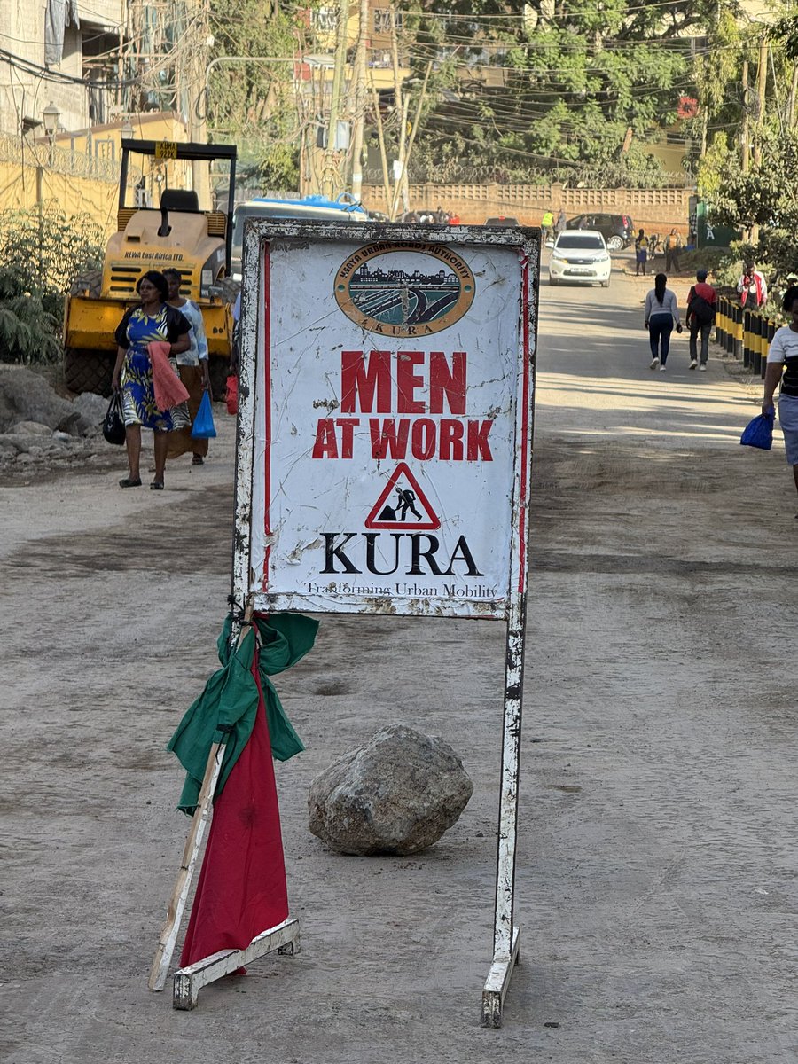 Men at work! Najua FIDA wanapiga press ups.