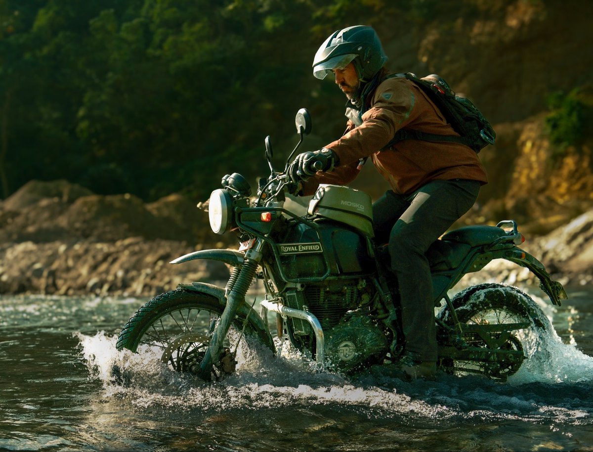 elev8208's tweet image. Here’s one for ya @MoskoMoto my friend Scott in #Nepal on a #RoyalEnfield #Himalayan