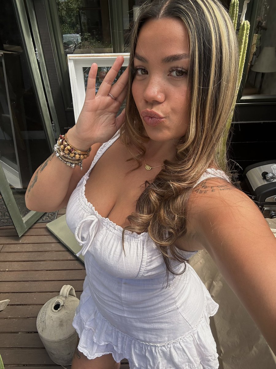 jayyne9's tweet image. me 🎧⭐️🥥