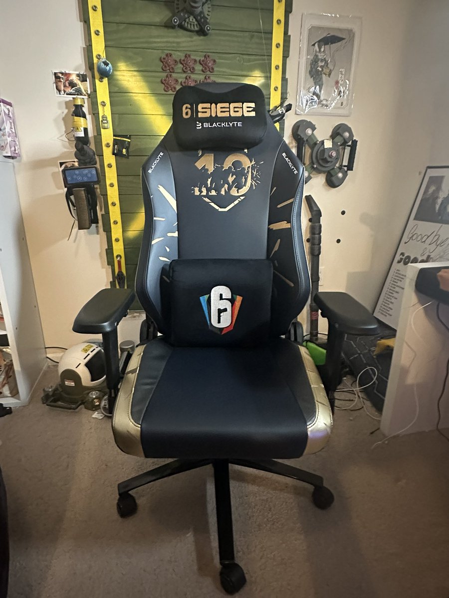 Royal Penguin | Ryan tweet media