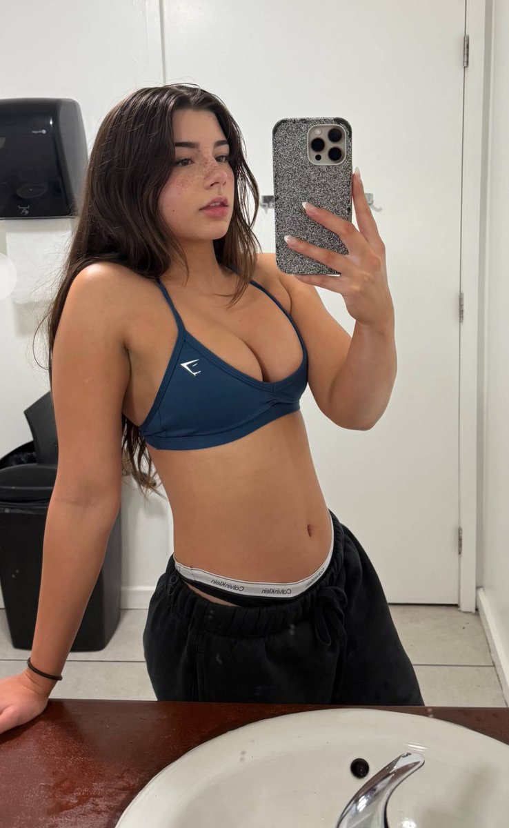 BubblegumBratty's tweet image. she blessed us again 😇🫠