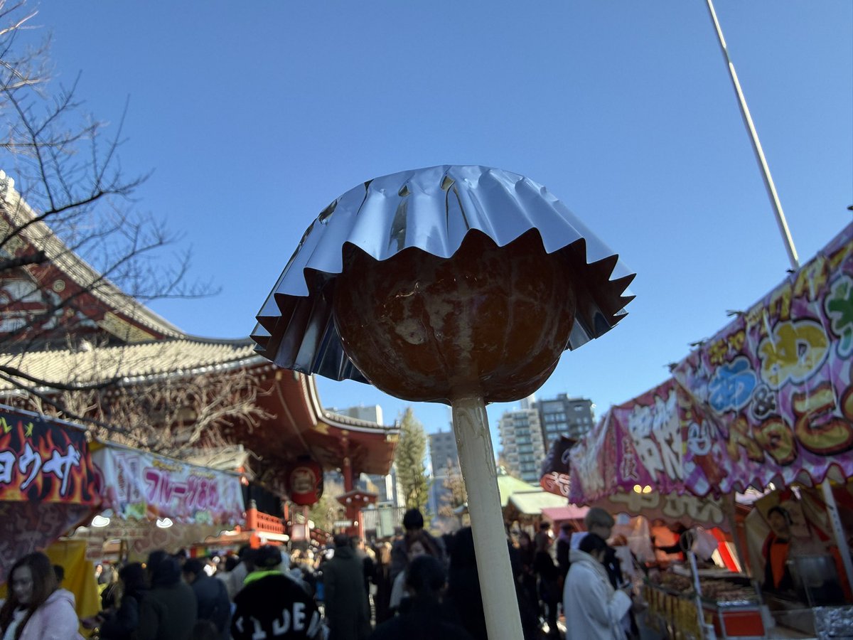 junaaadayo's tweet image. お正月浅草行ってきた
みかん飴で歯欠けた🦷(もう直してもらった)