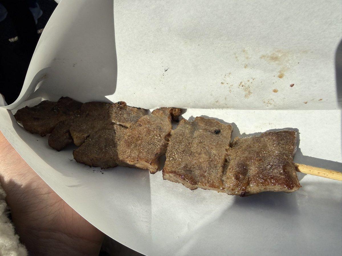 junaaadayo's tweet image. お正月浅草行ってきた
みかん飴で歯欠けた🦷(もう直してもらった)