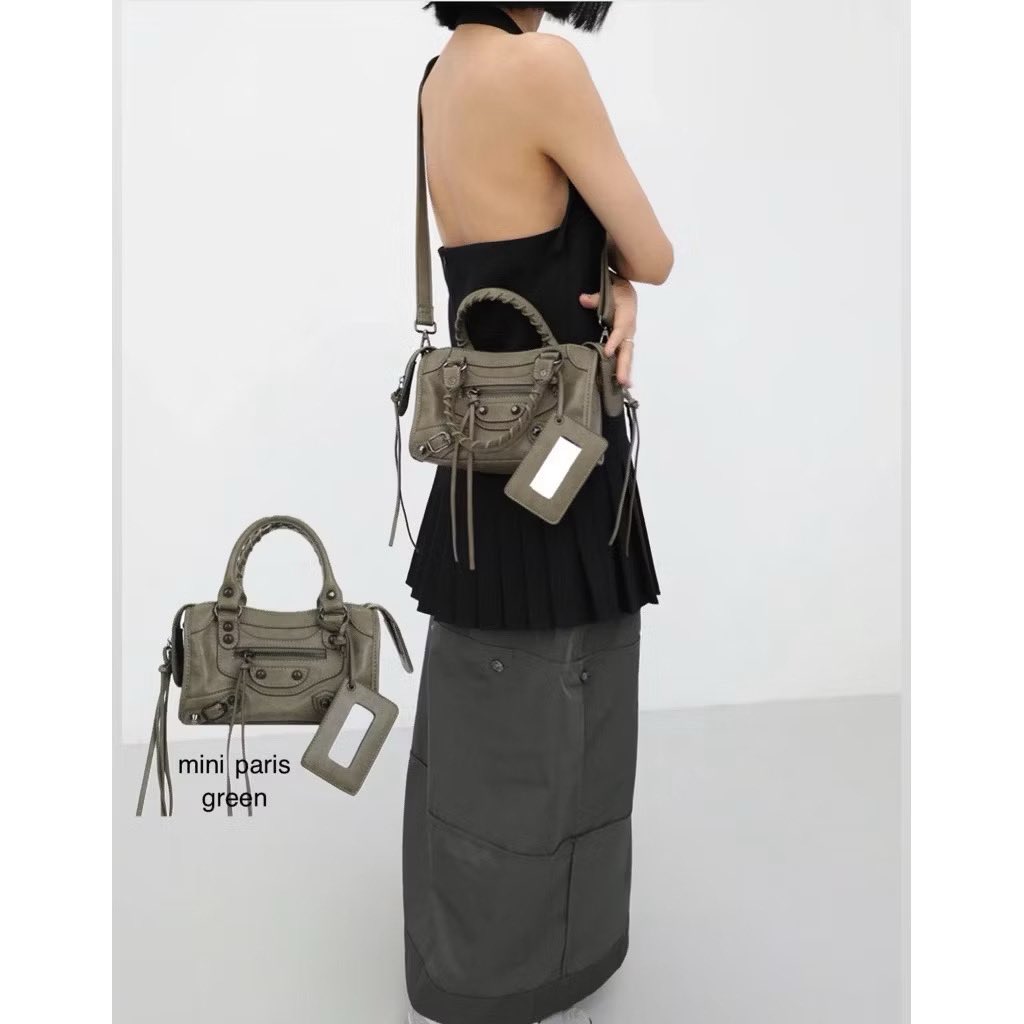 forsecondhandd's tweet image. ส่งต่อกระเป๋า สภาพดีมากๆค่าบางใบยังไม่ได้ใช้งานเลย **ราคาในภาพรวมส่ง** แท้ทุกใบค่ะ #ส่งต่อ #ส่งต่อกระเป๋า #กระเป๋า #กระเป๋าสะพาย #ส่งต่อเสื้อผ้า #ส่งต่อเสื้อผ้ามือสอง #ส่งต่อเสื้อผ้ามือ2 #ขายของ #standoilส่งต่อ #standoilthailand