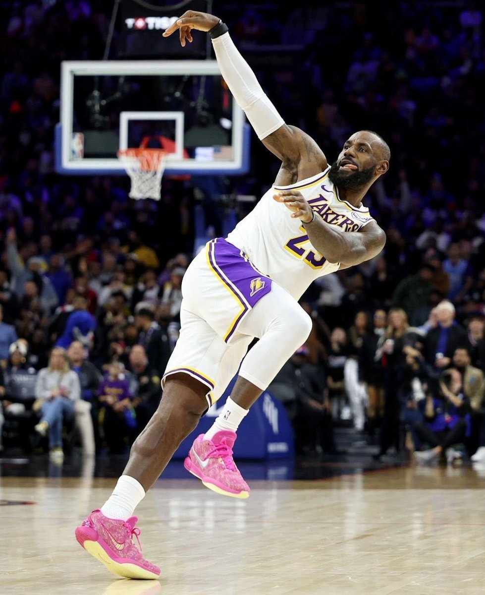 PolymarketHoops's tweet image. LeBron James in 2026:

27.7 PPG
7.7 RPG
7.8 APG
65.3% TS