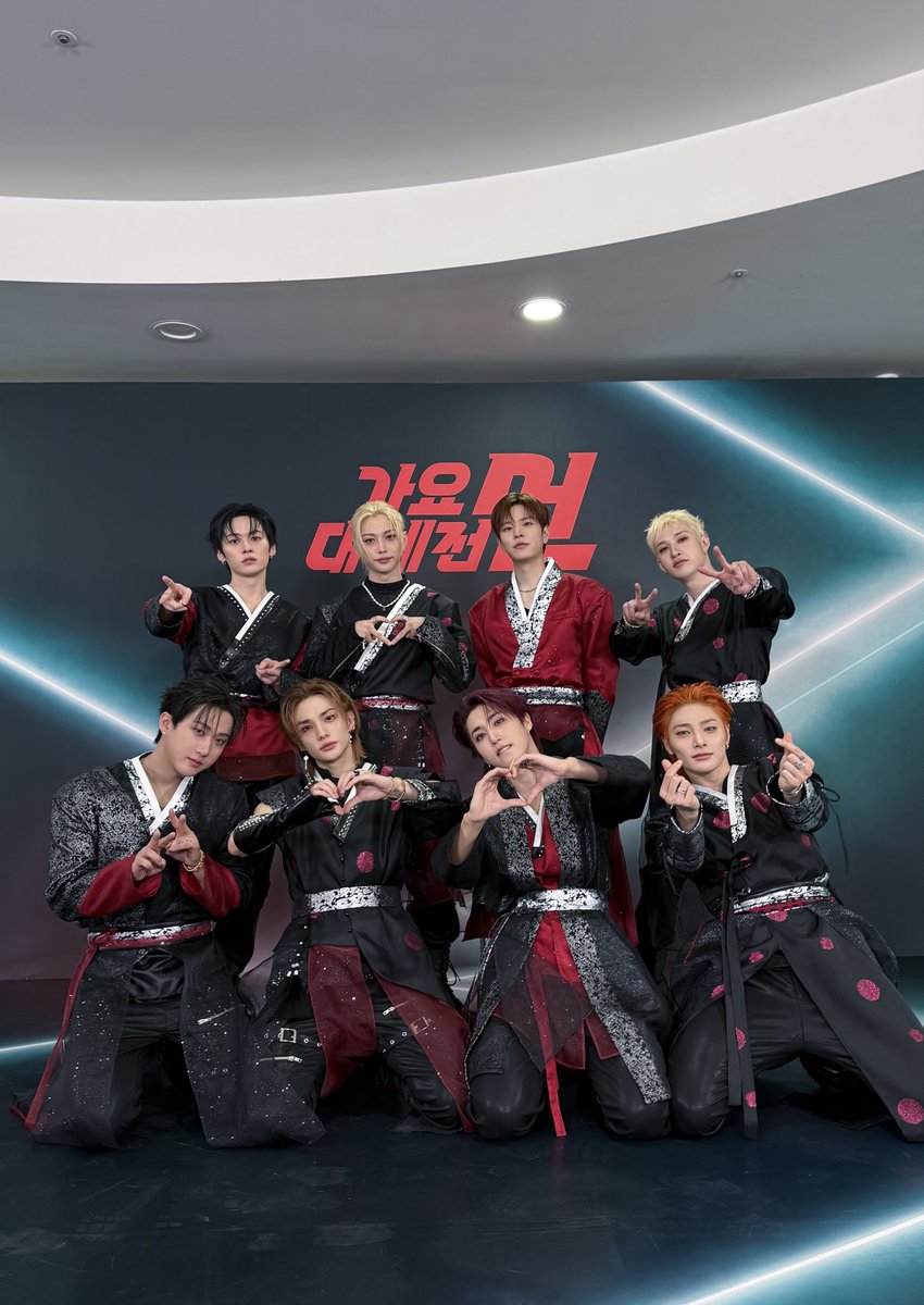 STAY, who joined us for the end of 2025 and the beginning of 2026 ❣️ Let's stay together until the end of this year too 💖