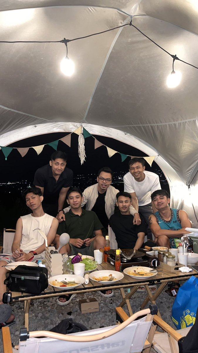 J A N G E K tweet media