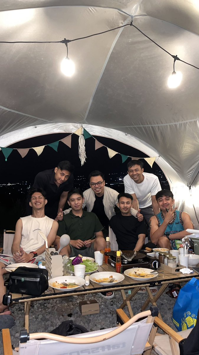 J A N G E K tweet media