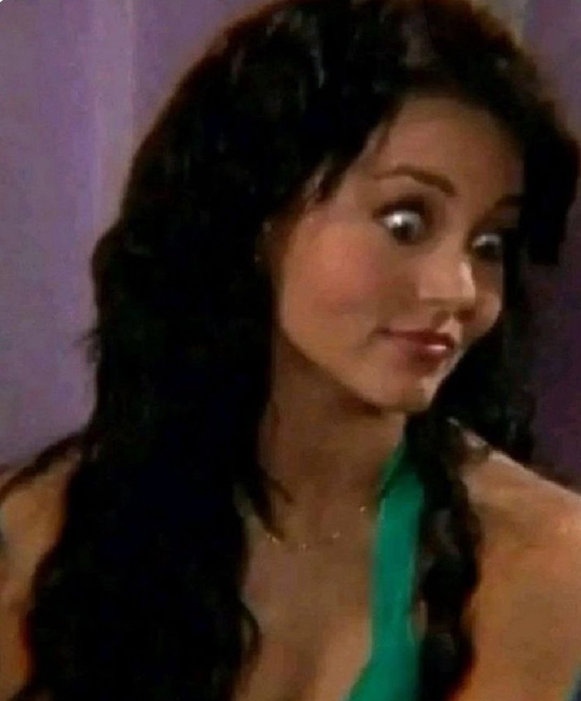 seresbasicos's tweet image. A esta hora Altafulla no había entrado al juego, estaba relajadito en  EE.UU,mientras los otros se estaban matando con artesanía maya, los lava vajillas y así JAJAJA
Que se calmen que puede que el ganador de eso aún no haya entrado.🫣
#LaCasaDeLosFamososCol3
#LCDLFC3