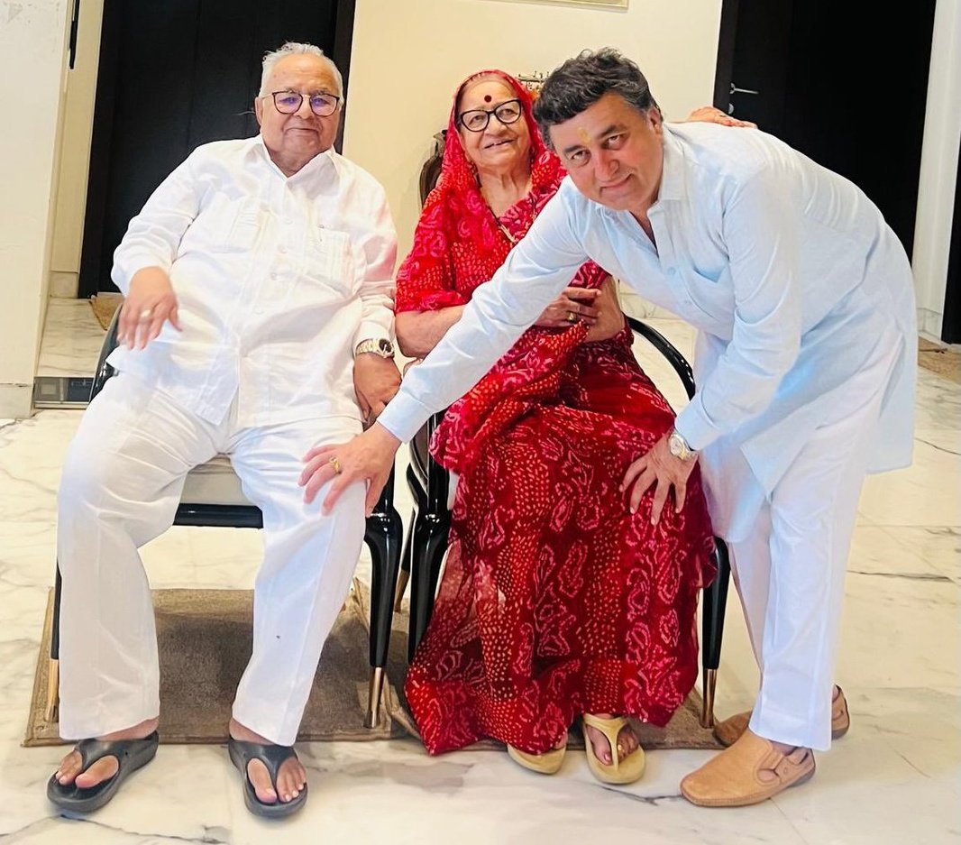 SARITA_BISHNOI2's tweet photo. गुड़ामालानी पूर्व विधायक माननीय श्रीमान लादूराम जी के पूत्र वर्तमान गुड़ामालानी विधायक के के बिश्नोई का एक ही मूल मंत्र गुड़ामालानी विधानसभा क्षेत्र का भरपूर विकास...🔥💯

यह विकास कांग्रेस को पच नही रहा है...

#केके_विश्नोई https://t.co/0BDk8xttae