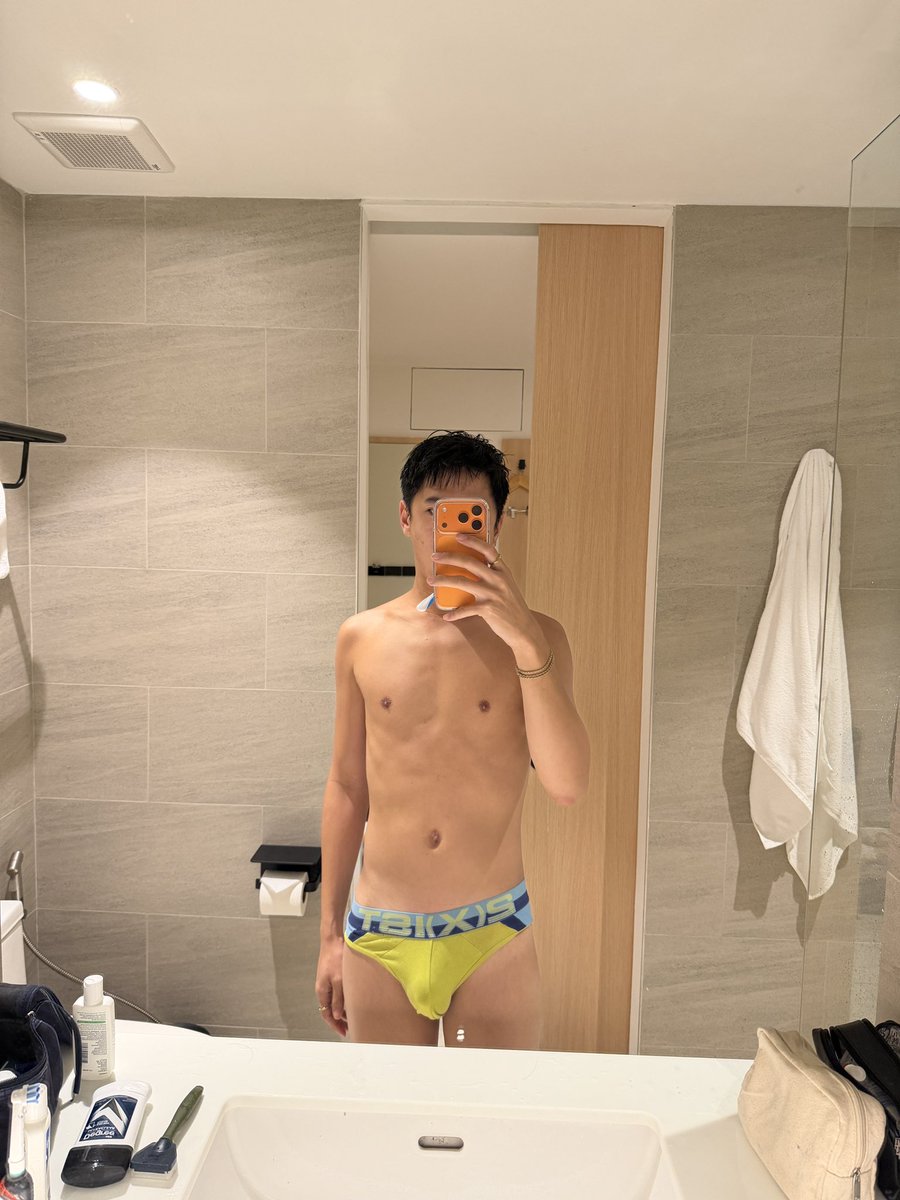 photwink's tweet photo. tell me a secret https://t.co/SPQl3Qxa55