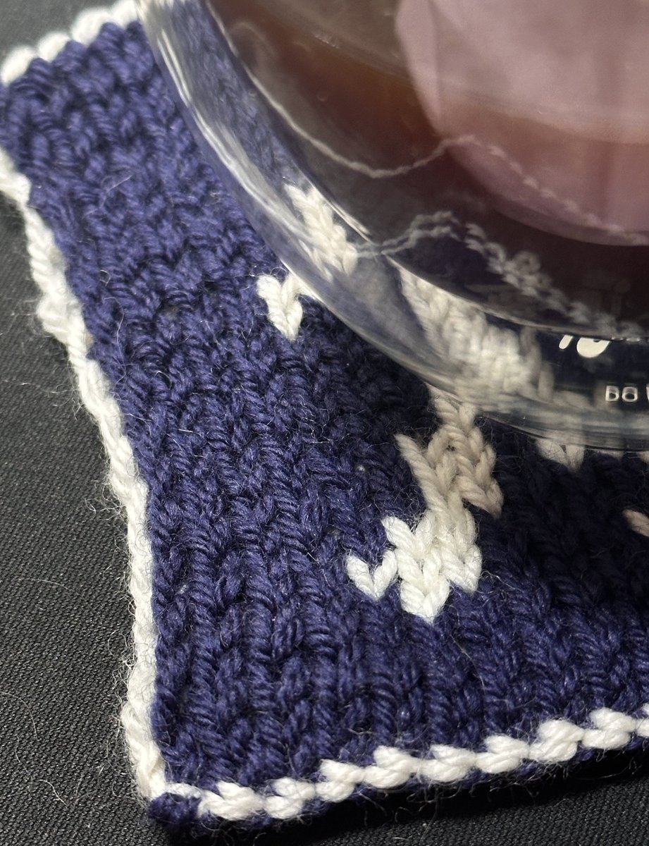 극소량 웨이션 데뷔 카페에서 나눔합니다
17일 오전 10-11시 사이

사이즈 12x11cm / 편물 차이 심함 주의