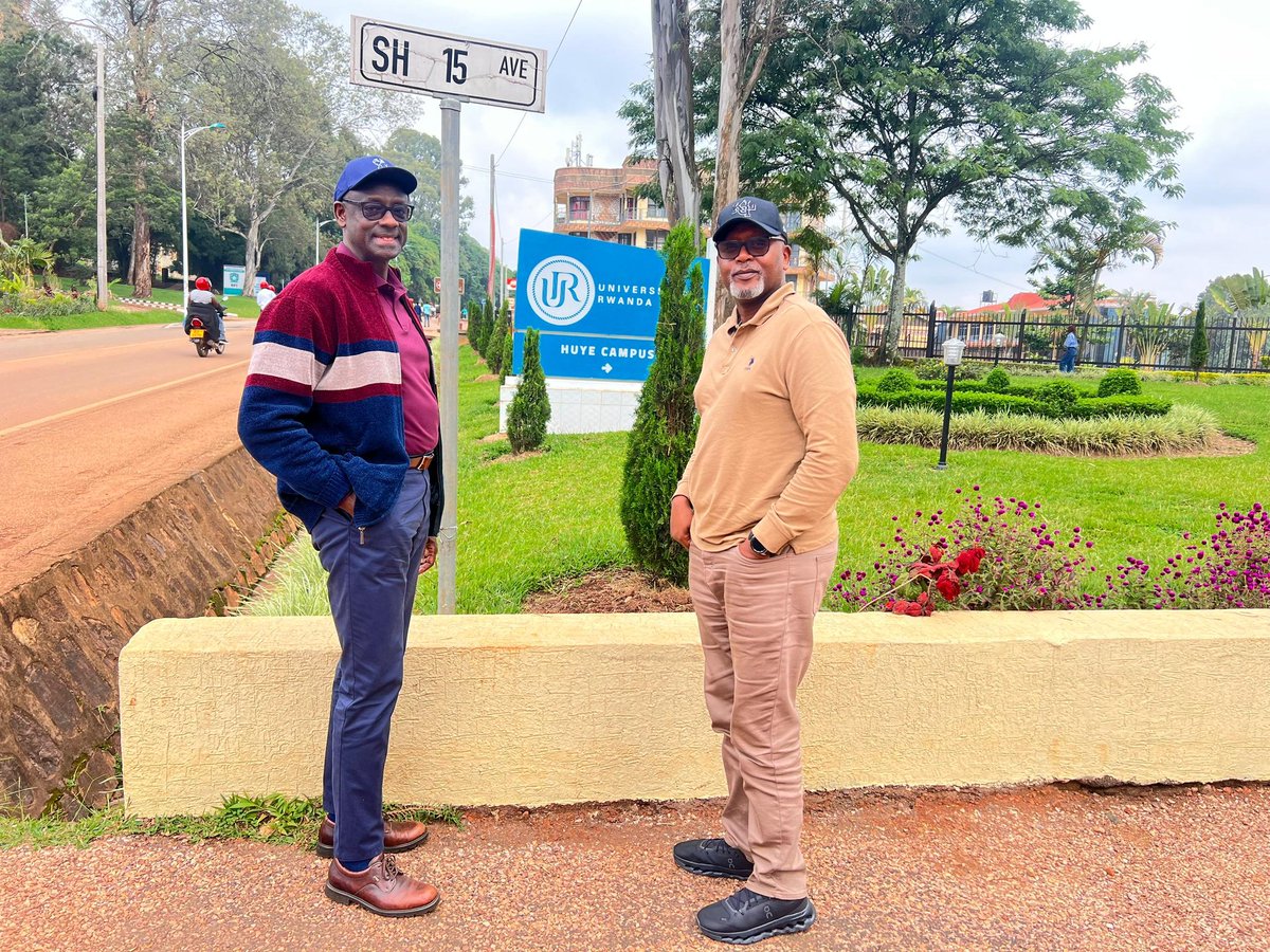 Domestic tourism, a short story: 

It had been a while since  my colleague <a href="/FNimfura/">François Nkulikiyimfura</a> our Ambassador to France, and I, visited the countryside. While at a mutual friend's event  Thursday 8th, we talked about it and 3 of us decided to act. 

So on Sunday 11th, with <a href="/Mmazimpaka/">Magnus Mazimpaka</a>,