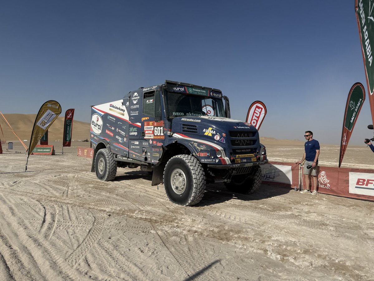 BjornSmit95's tweet photo. Een terugblik op een dag bij de finish van de negende etappe van #Dakar2026, met onder meer een Nederlandse winnaar, een shuttle met een lekke band en een bezoekje aan het marathonbivak https://t.co/eZKAO3EIIw