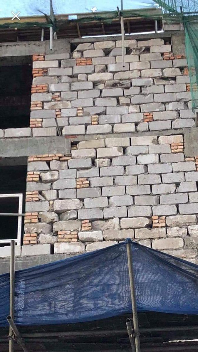 Ацнууд ингэж барилга баричхаад мкв-ийг нь 4,5 сая гээд үнэлээд дамлаад зарчих юмдаа. Манайд иймэрхүү маягаар баригдаад, комис хүлээж аваад, айл амьдарч байгаа орон сууцнууд олон бий шүү.