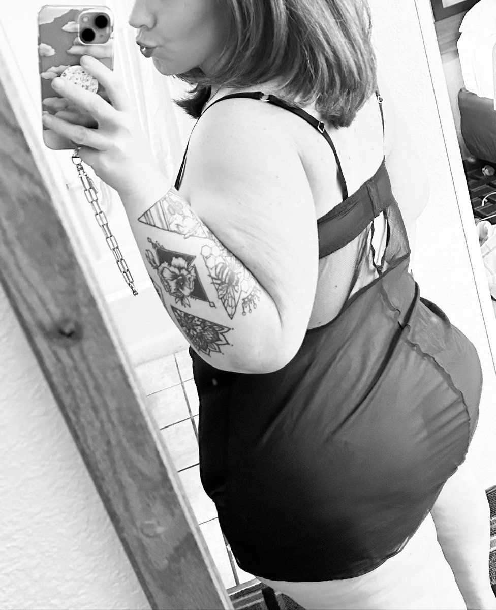 jillyhoff69's tweet photo. Your favorite #ohio #content girly is back on X! Ask about my famous all inclusive catalog 😈🥵💋💁‍♀️ https://t.co/ZCd8ErFu2g