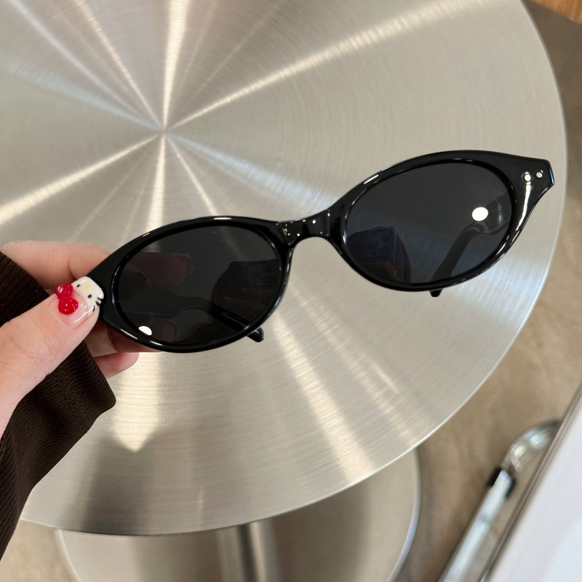 yoxrgravity's tweet image. ถ้าให้เลือก 1 ชิ้น รุ่น betty จะติดอันดับแว่นกันแดดที่ใส่สวยตลอดไป ในราคาไม่เกิน 400 🫶🏻🤏🏻