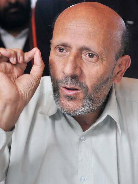 YTKDIndia's tweet photo. Meet Sheikh Abdul Rashid.

He is currently member of Lok Sabha representing Baramulla constituency in Jammu and Kashmir.

Now, let's examine the works carried out during his tenure through the lens of the Central Govt's MPLADS website.

A Thread🧵 https://t.co/hDJNLi7SE2