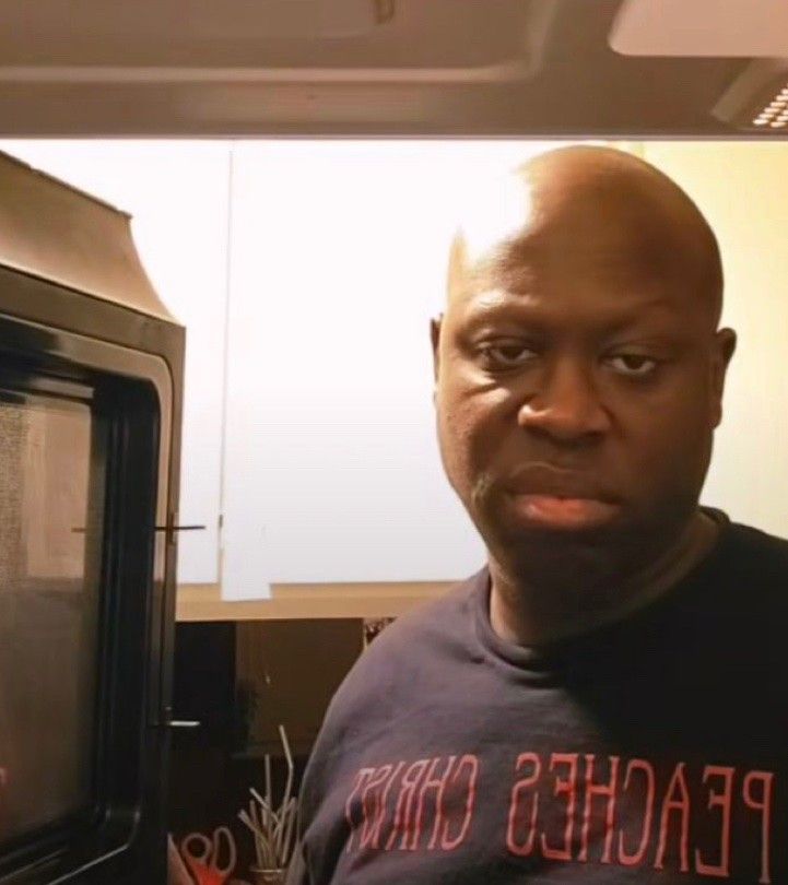 EsterificSupha's tweet image. Btw the way he didnot see that his fans were actually acting rabid and calling E names but the moment someone called them rabid dogs man descended to defend his pathetic fandom......like replying to westies for calling out your fd but never replying to your fd for being a bunch…