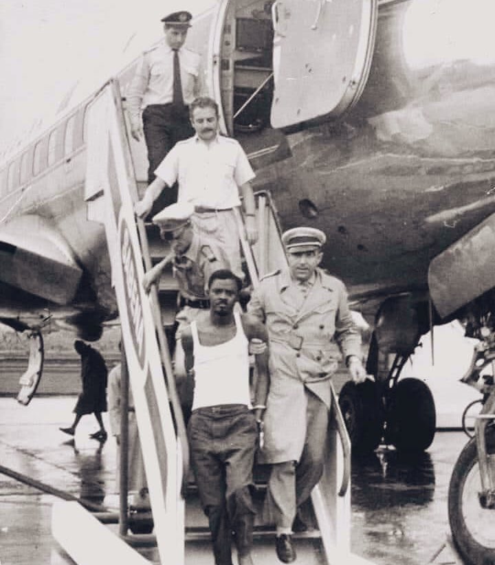 AfricanHub_'s tweet image. Patrice Lumumba committed no wrongdoing, yet Belgium, the United Kingdom, and the United States collaborated to assassinate him. They dismembered his body, dissolved it in acid, and took his teeth as trophies to Brussels. 💔💔