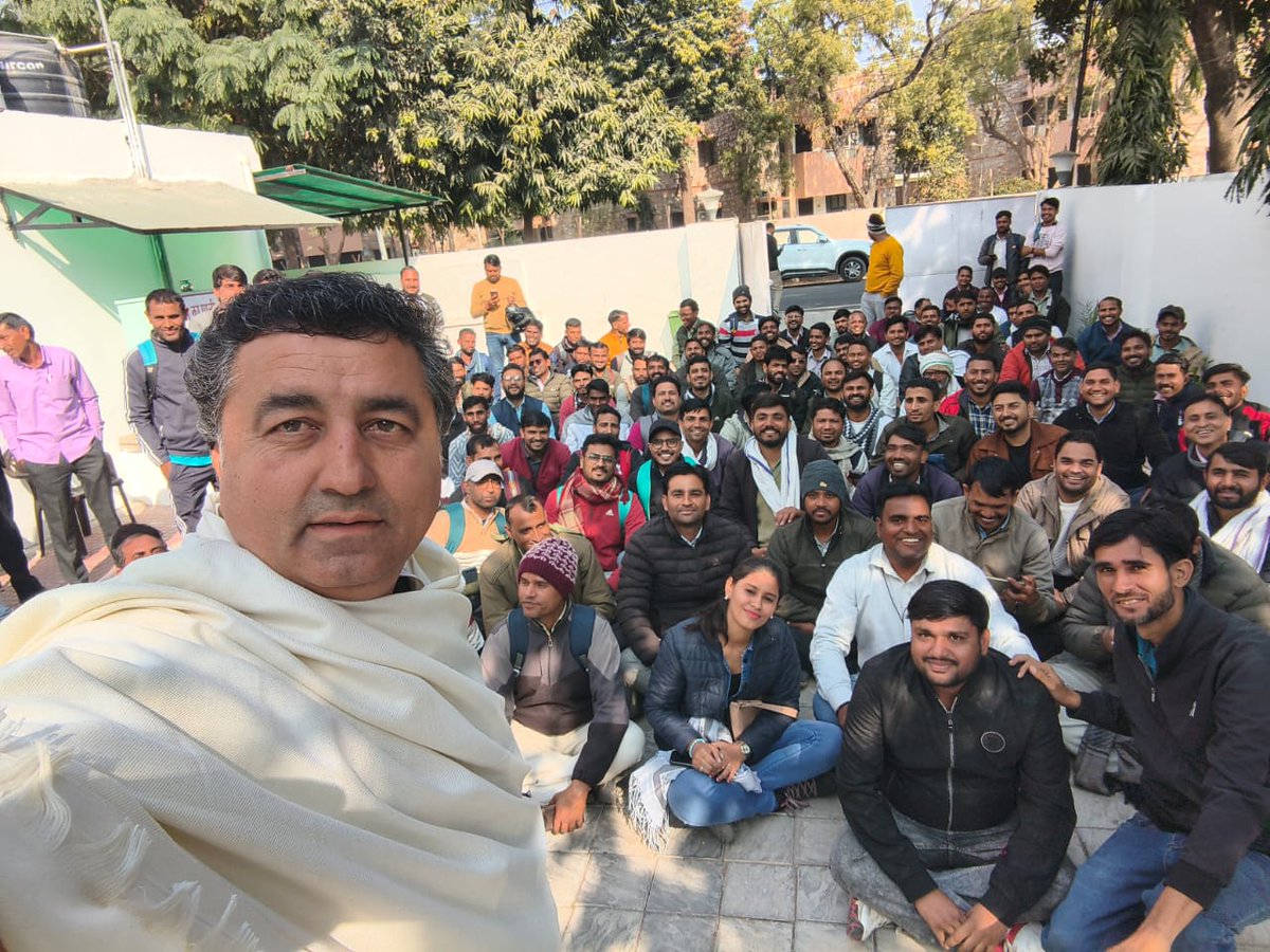 ErBhawaniSingh2's tweet photo. धन्यवाद , आपने आज तीन दिन से चल रहे शांतिपूर्वक धरने के बाद आज 03:00 नियुक्ति आदेश जारी होने का आश्वासन दिया , आशा करते हैं जल्द ही आदेश जारी हो जाएंगे 
kkvishnoi जी
@kkvishnoibjp 
@BJP4Rajasthan
#केके_विश्नोई https://t.co/IZq68TVZ84
