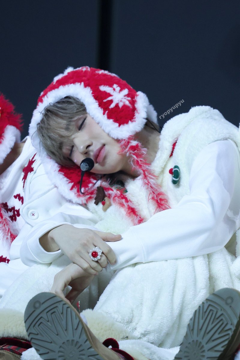 퓨•• tweet media