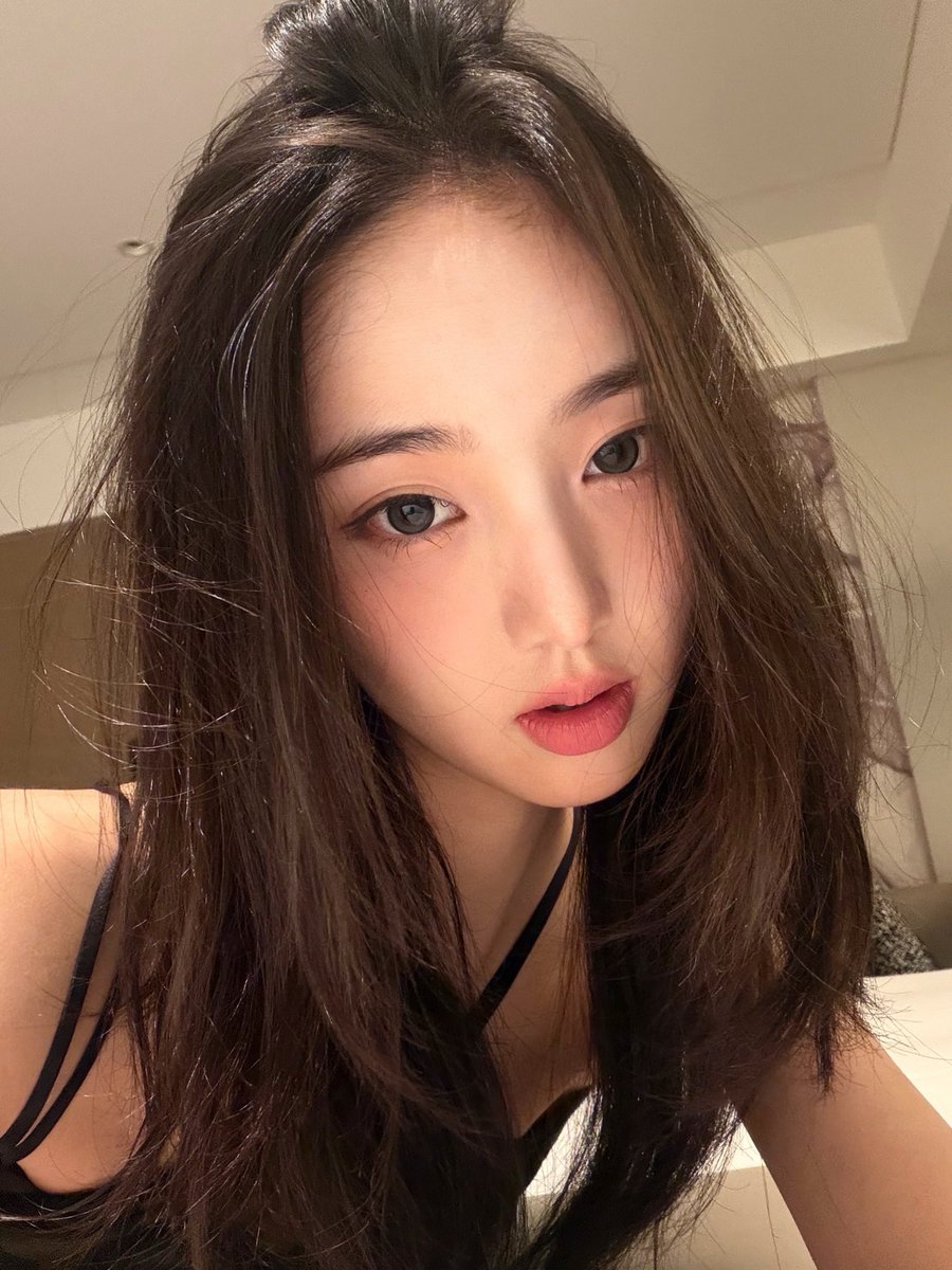 Ljeesol's tweet photo. ˚୨୧⋆ Get a little bored by just laying on the bed and doing nothing, but camera features exist for a reason.  So, here you go! 🎐 https://t.co/MeTzvOYgE5