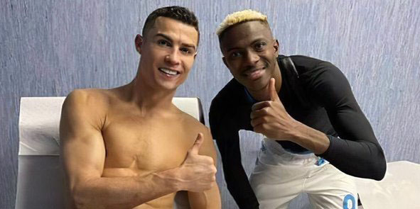 cristianocomtr's tweet image. Victor Osimhen'in Cristiano Ronaldo hayranlığı:

Osimhen: "Ronaldo ile maçımız vardı. Adamı gördüm, şok oldum. Ona maç sonu 'Cris seninle fotoğraf çekilmek istiyorum' dedim, 'Soyunma odasına gel' dedi. Gittim, o spor salonuna gitmişti. Buffon'u gördüm, ona söyledim 'Bekleyelim'…