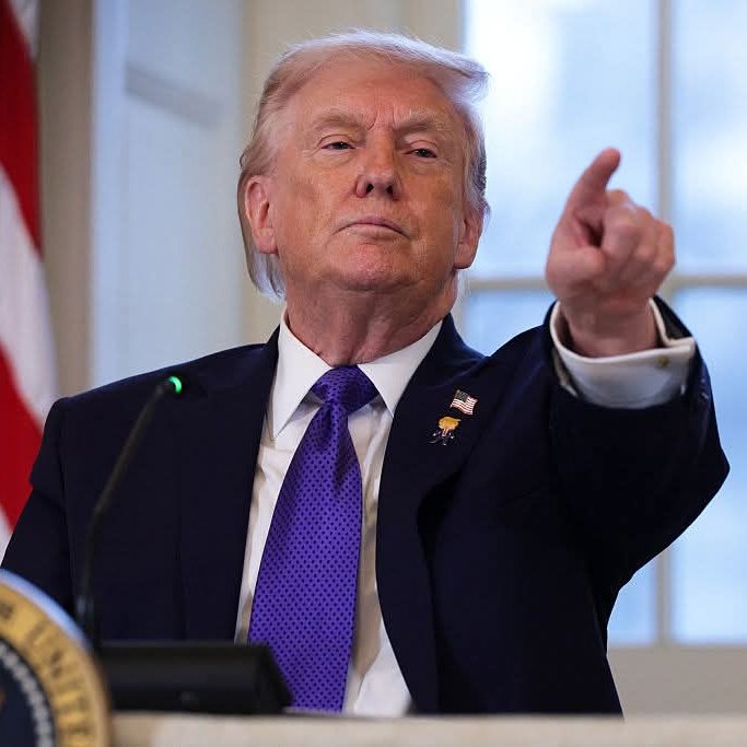 WWG1WGA_1Q's tweet photo. 🚨BREAKING: Trump says the US will take 'very strong action' if Iran starts hanging protesters 🇮🇷 🇺🇸 https://t.co/vGCTDW9xYm