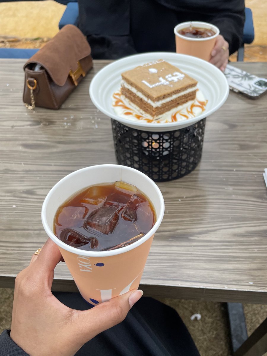 سولف كثر ما ودك
تسولف والله
أنك المرحبا في كل ساعة
❣️