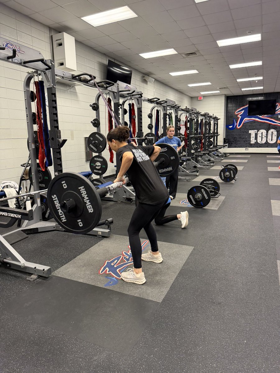 Byrnes_Softball's tweet photo. “Winning is for the invested.” #ETG #toofasttoostrong #BWYFA https://t.co/UqQjSiPhLd