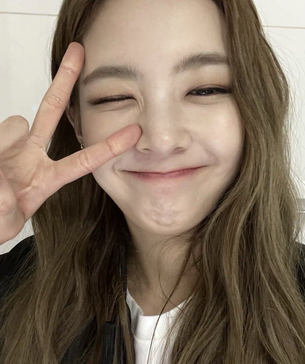 itzy archive tweet media