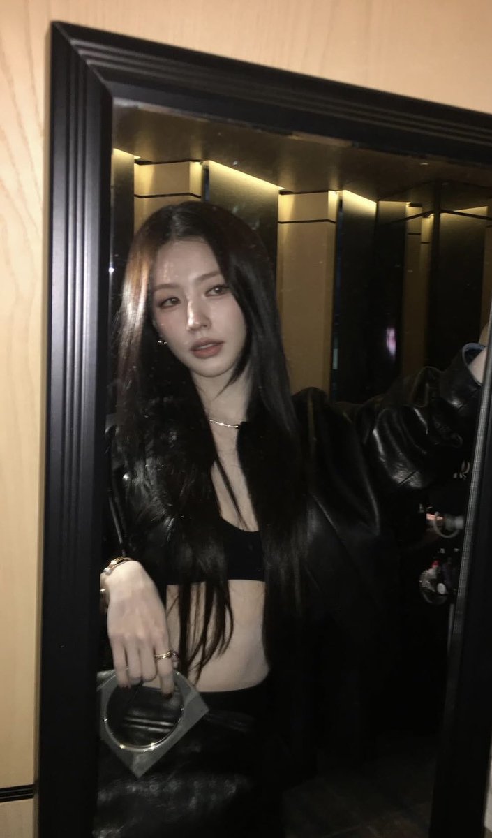 Princess_CMY's tweet image. Her visuals                                  Her personality
#idle #Miyeon