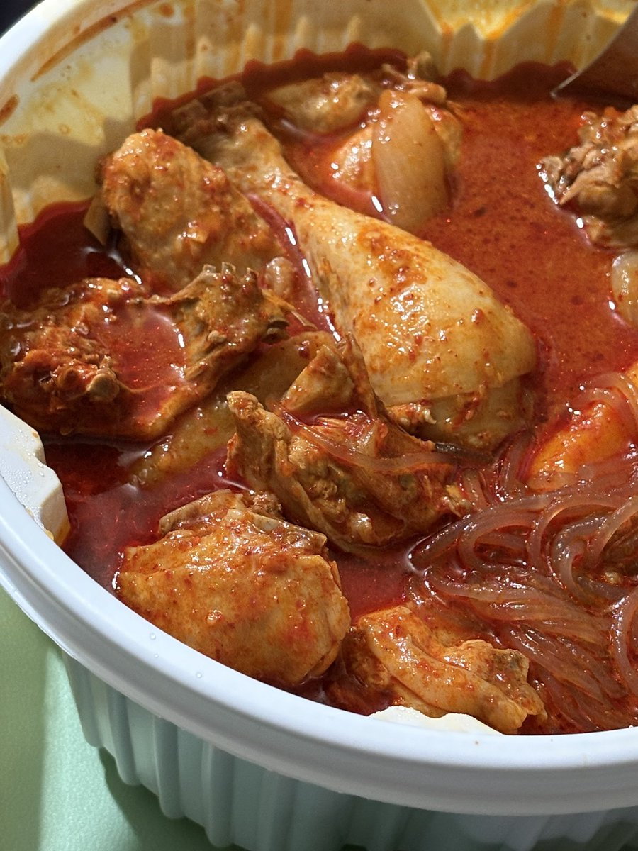 엽닭 한통 다먹는 여자 어때요