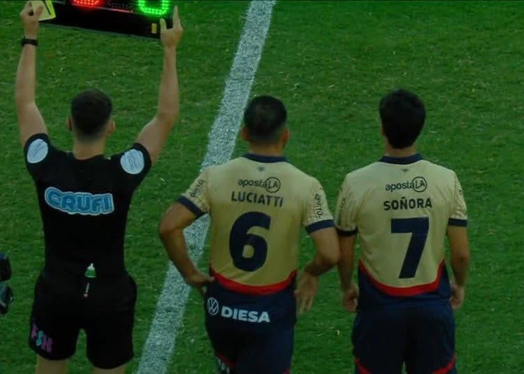 Yo pidiendo en año nuevo cambios en mi vida para el 2026

Los cambios q esta pegando enero: