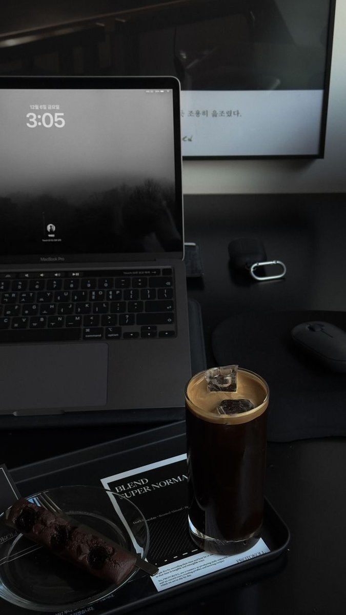 Blackwallp24526's tweet image. Minimal people choose DARK 🖤
See why 👇
 apps.apple.com/us/app/black-w…
#minimalphone #darkvibes #amoledscreen #fyp