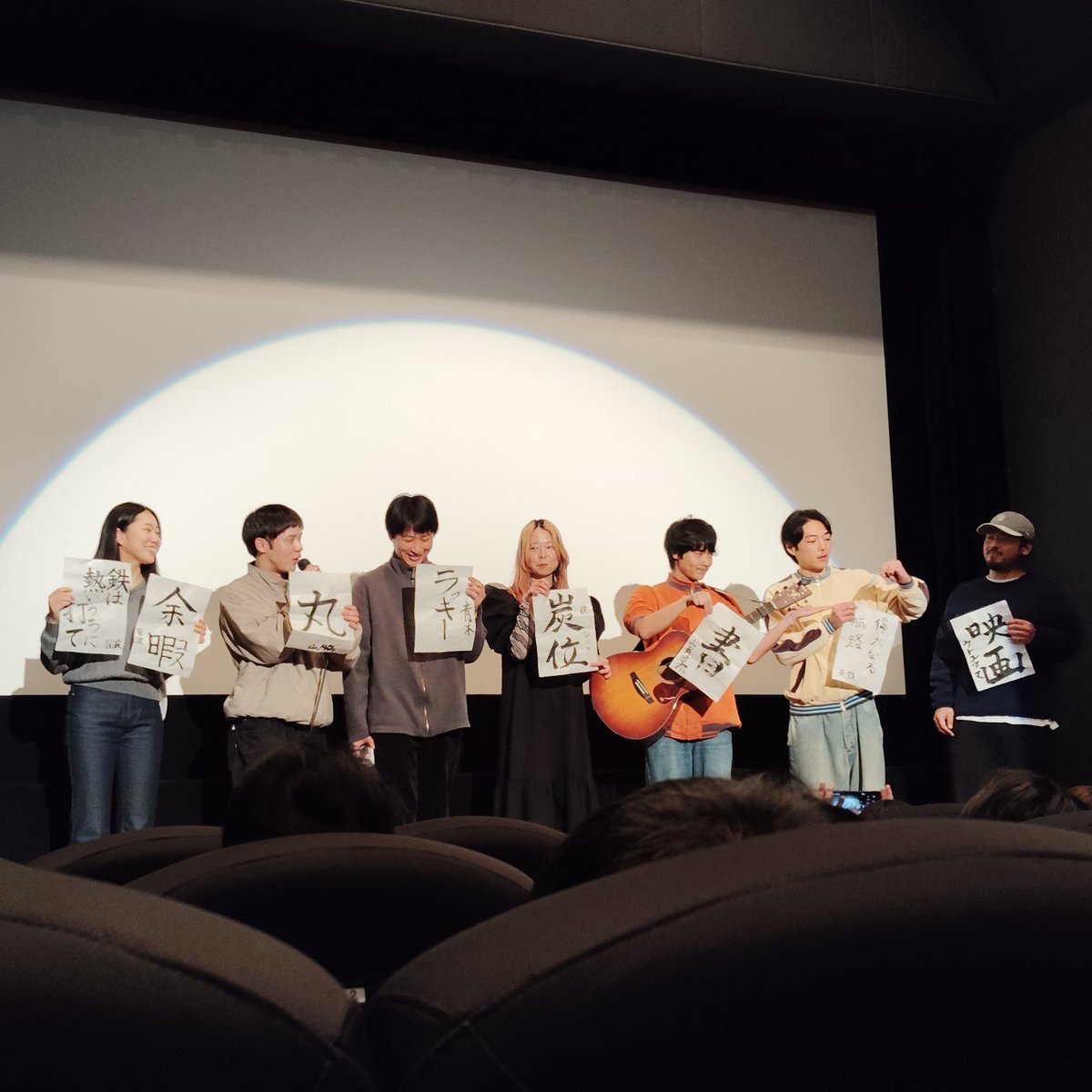 パンフレット持ってくればよかったー！折角の初・億なつきだったのに手ぶらで来たから帰っちゃった！失敗！
初日の出を背にしたような皆さん🌅 億なつきが一番可愛く撮れてるのにしてみました。
#明けましておめでたい人